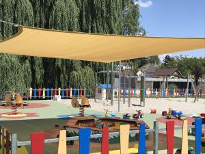 Nad časťou ihriska Žihadielko sú nainštalované tienidlá